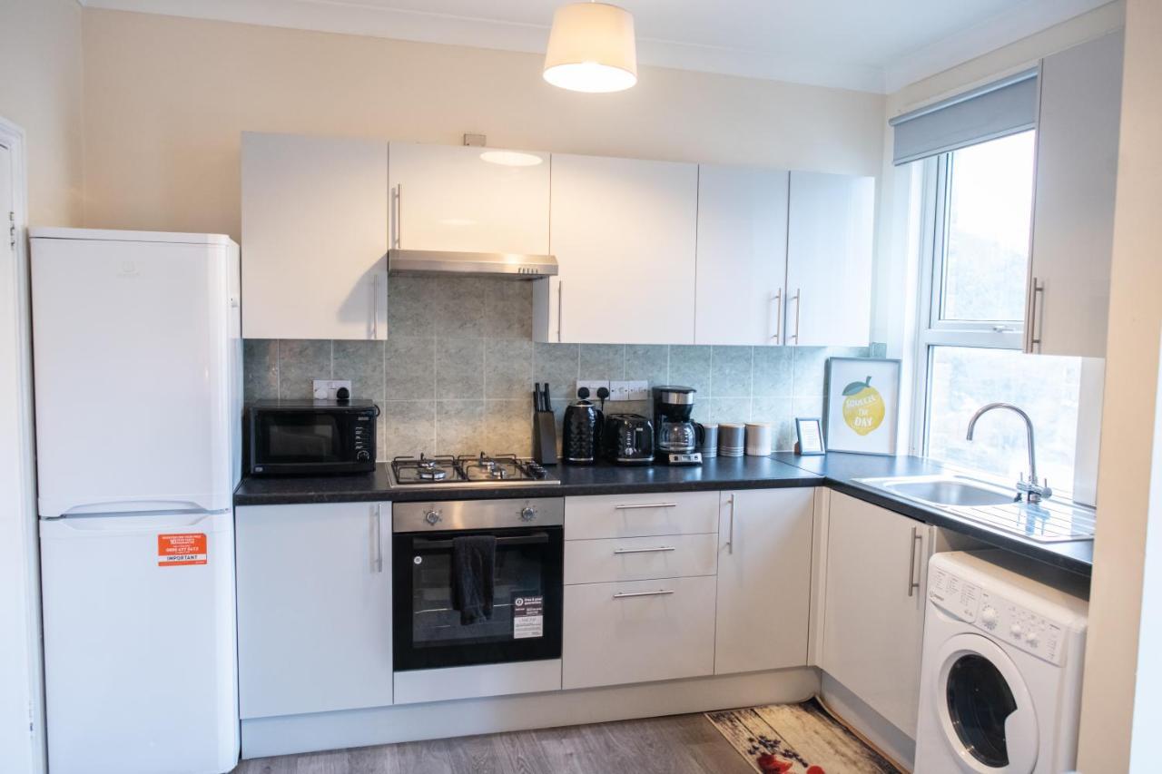 4 Bedroom Flat With High Speed Wi-Fi In North Acton, Ealing, West Лондон Екстер'єр фото