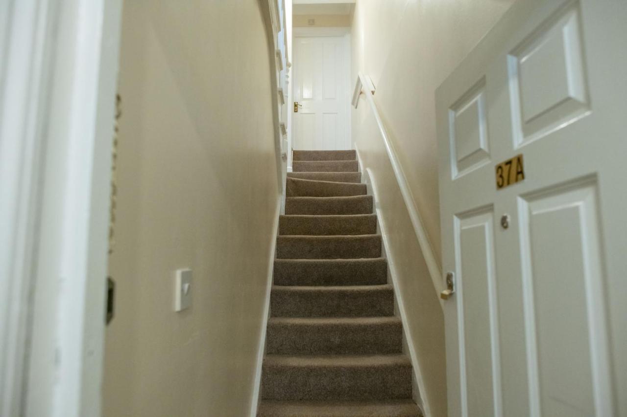 4 Bedroom Flat With High Speed Wi-Fi In North Acton, Ealing, West Лондон Екстер'єр фото