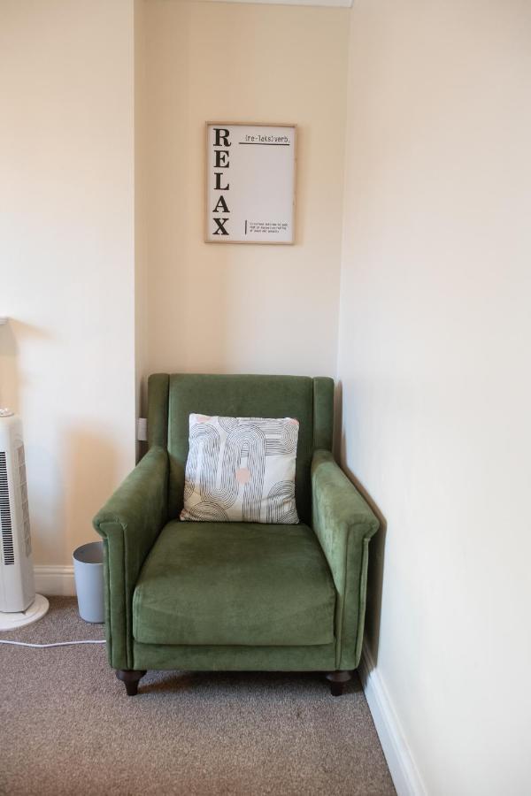 4 Bedroom Flat With High Speed Wi-Fi In North Acton, Ealing, West Лондон Екстер'єр фото