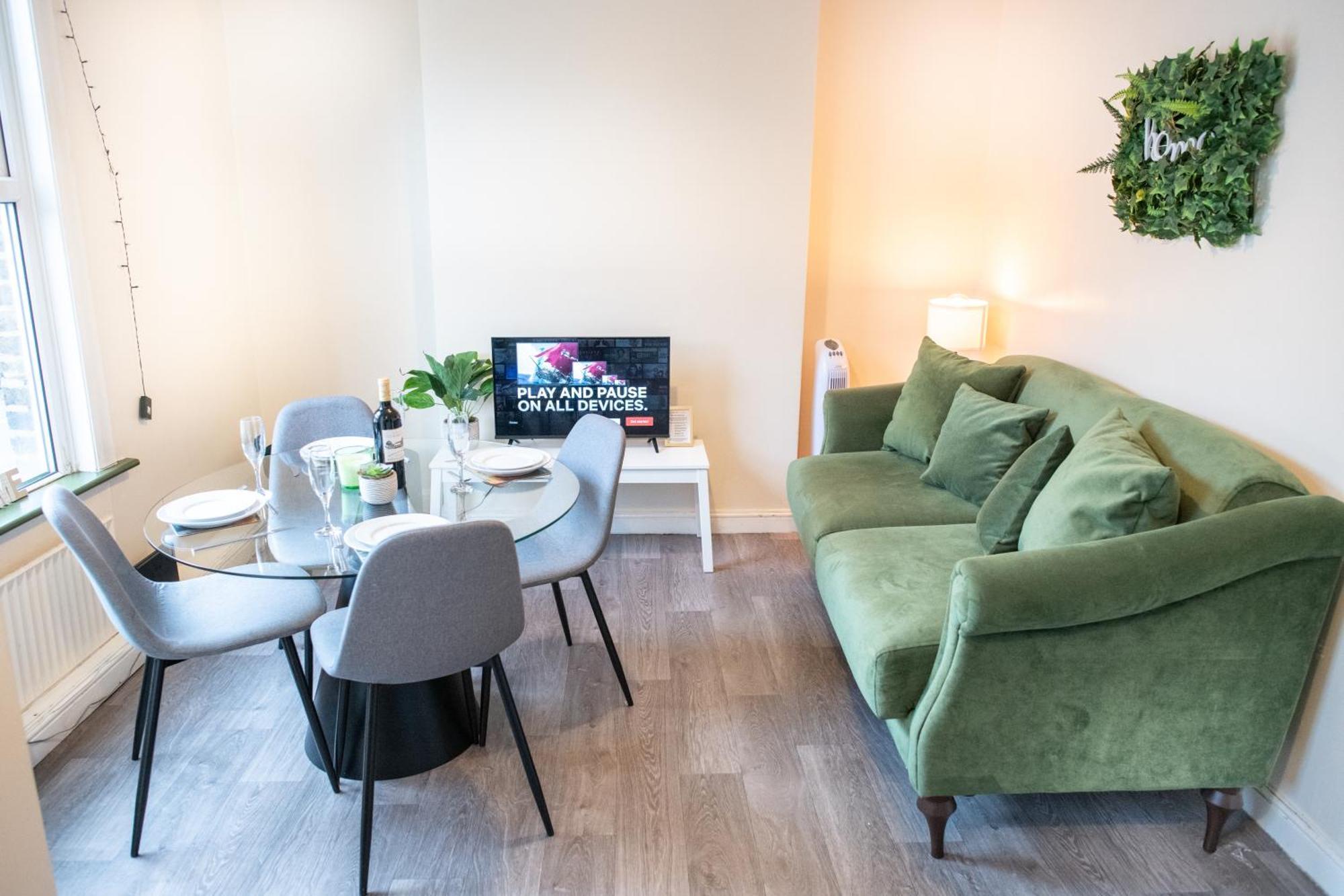4 Bedroom Flat With High Speed Wi-Fi In North Acton, Ealing, West Лондон Екстер'єр фото