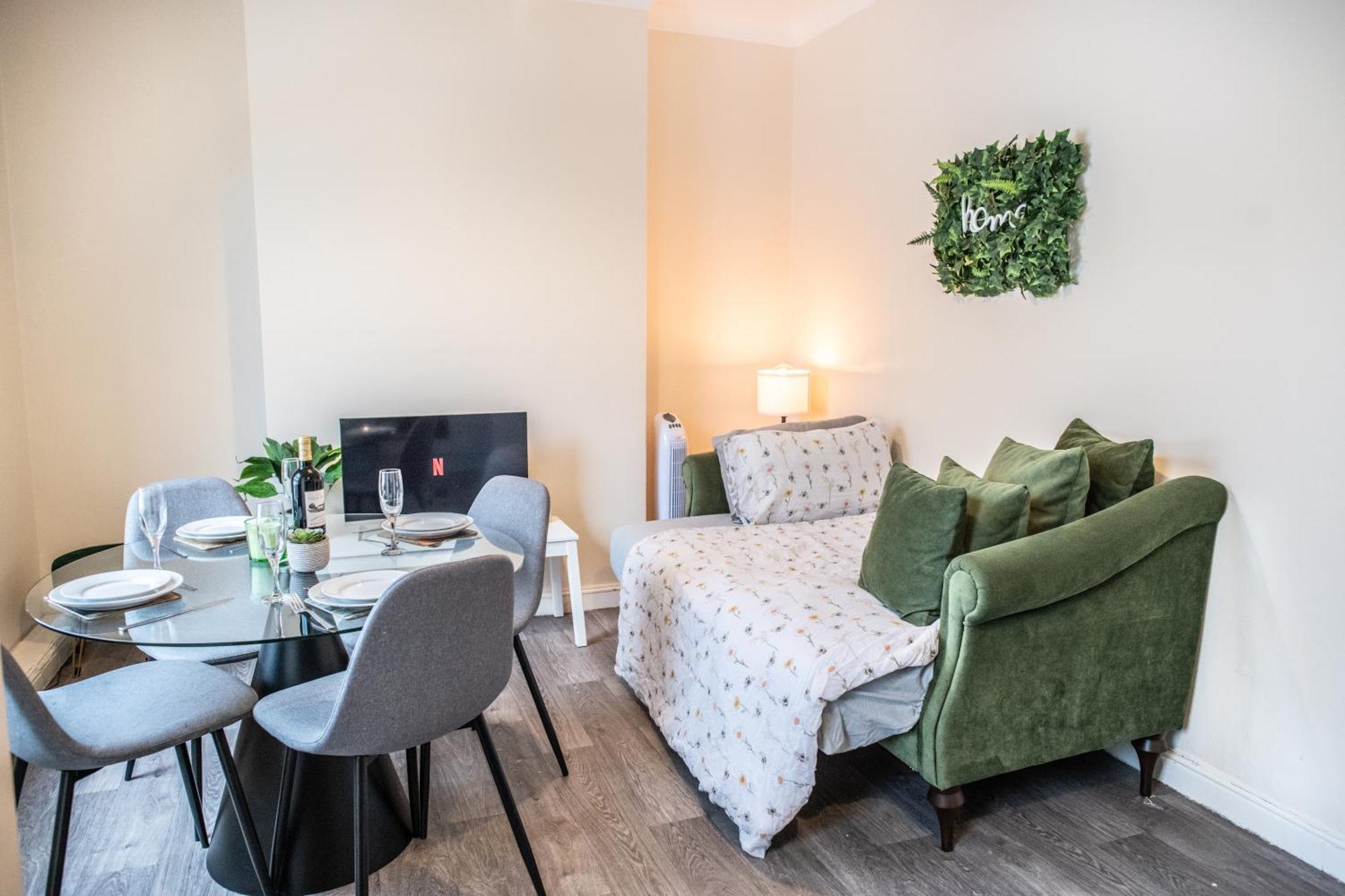 4 Bedroom Flat With High Speed Wi-Fi In North Acton, Ealing, West Лондон Екстер'єр фото